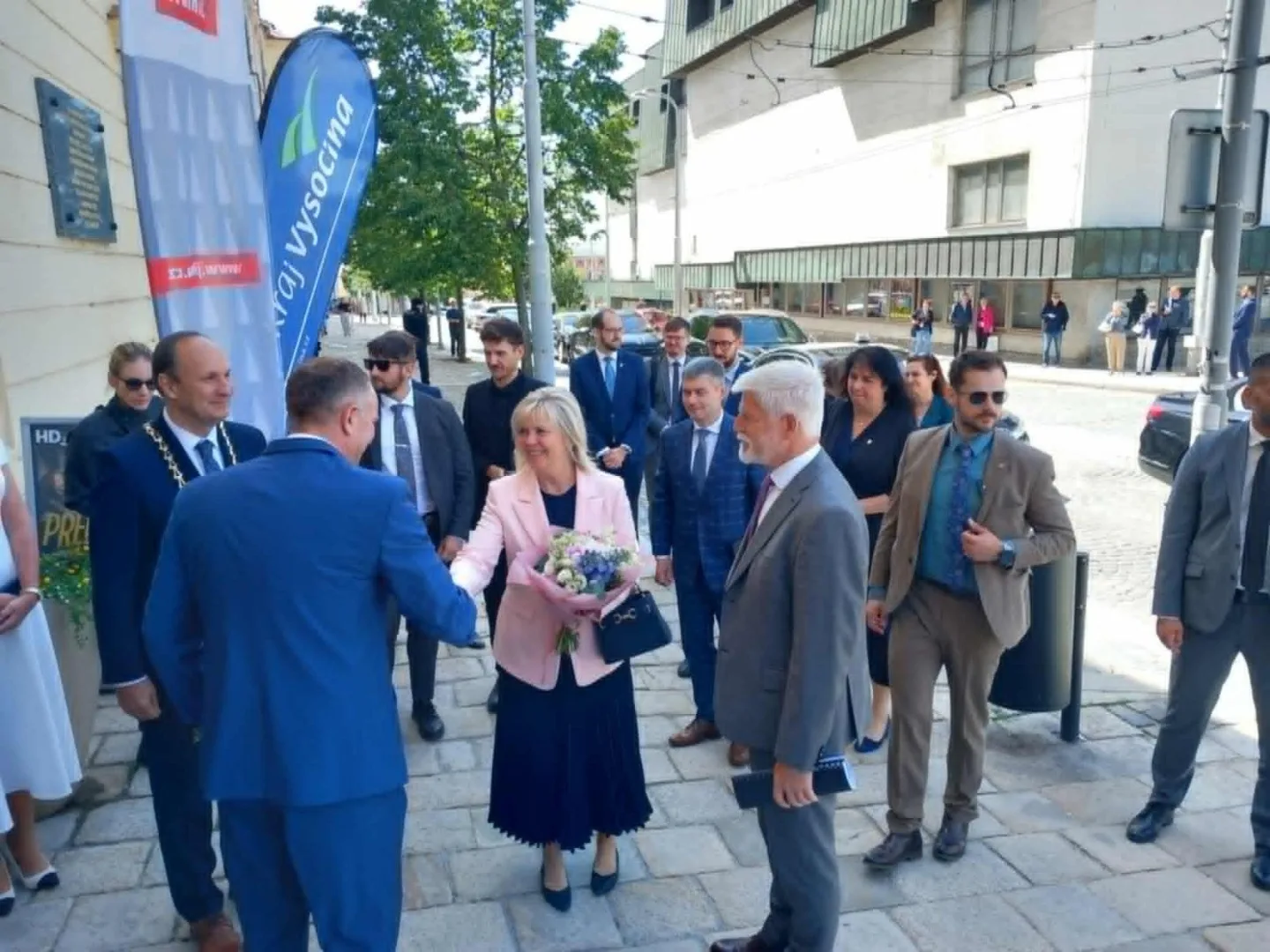Prezident Petr Pavel s manželkou přijeli do Jihlavy. Bude diskutovat s vedením města