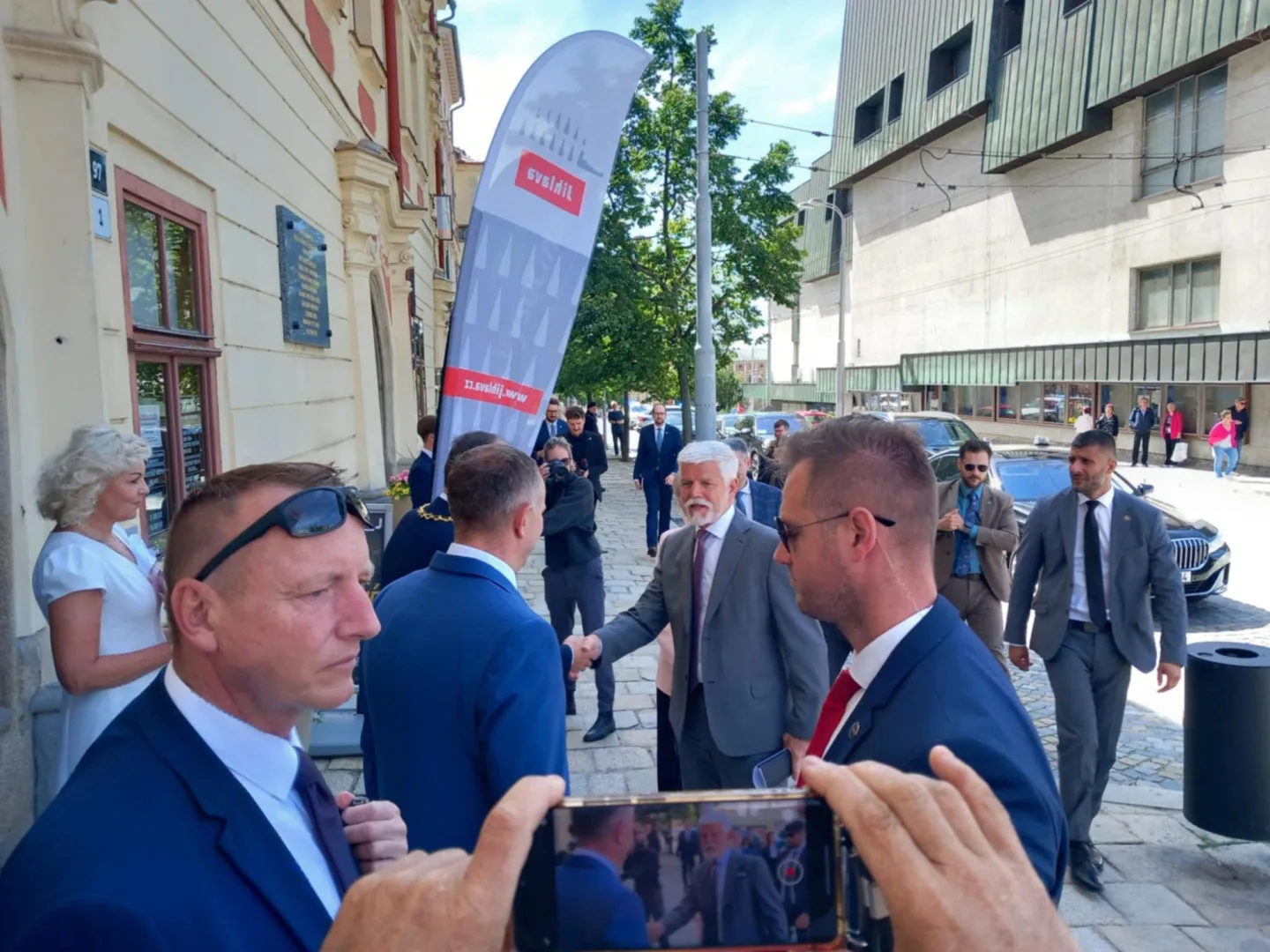 Prezident Petr Pavel s manželkou přijeli do Jihlavy. Bude diskutovat s vedením města
