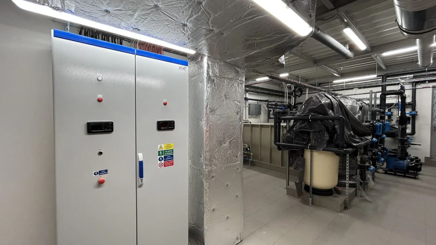 FOTO, VIDEO: Sauna pro 60 lidí i závěsný otočný krb. V Jihlavě vzniká Saunový svět
