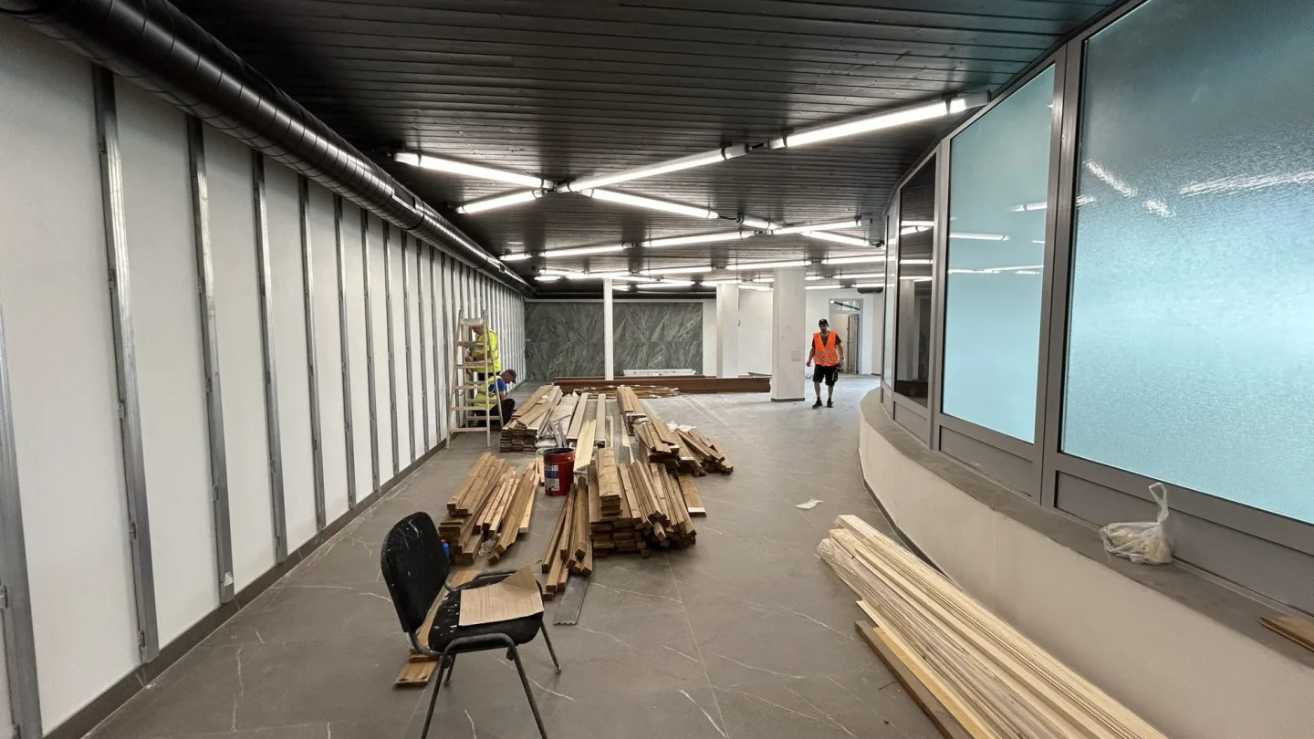 FOTO, VIDEO: Sauna pro 60 lidí i závěsný otočný krb. V Jihlavě vzniká Saunový svět