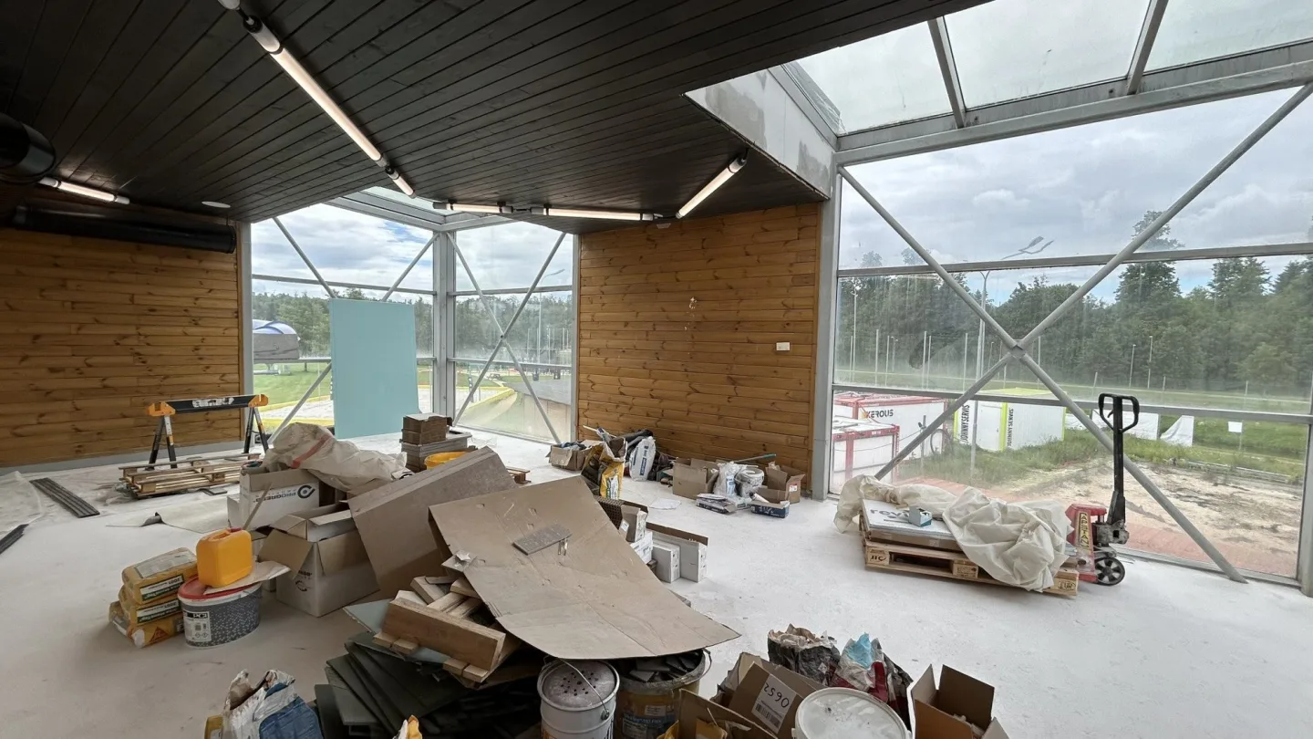 FOTO, VIDEO: Sauna pro 60 lidí i závěsný otočný krb. V Jihlavě vzniká Saunový svět