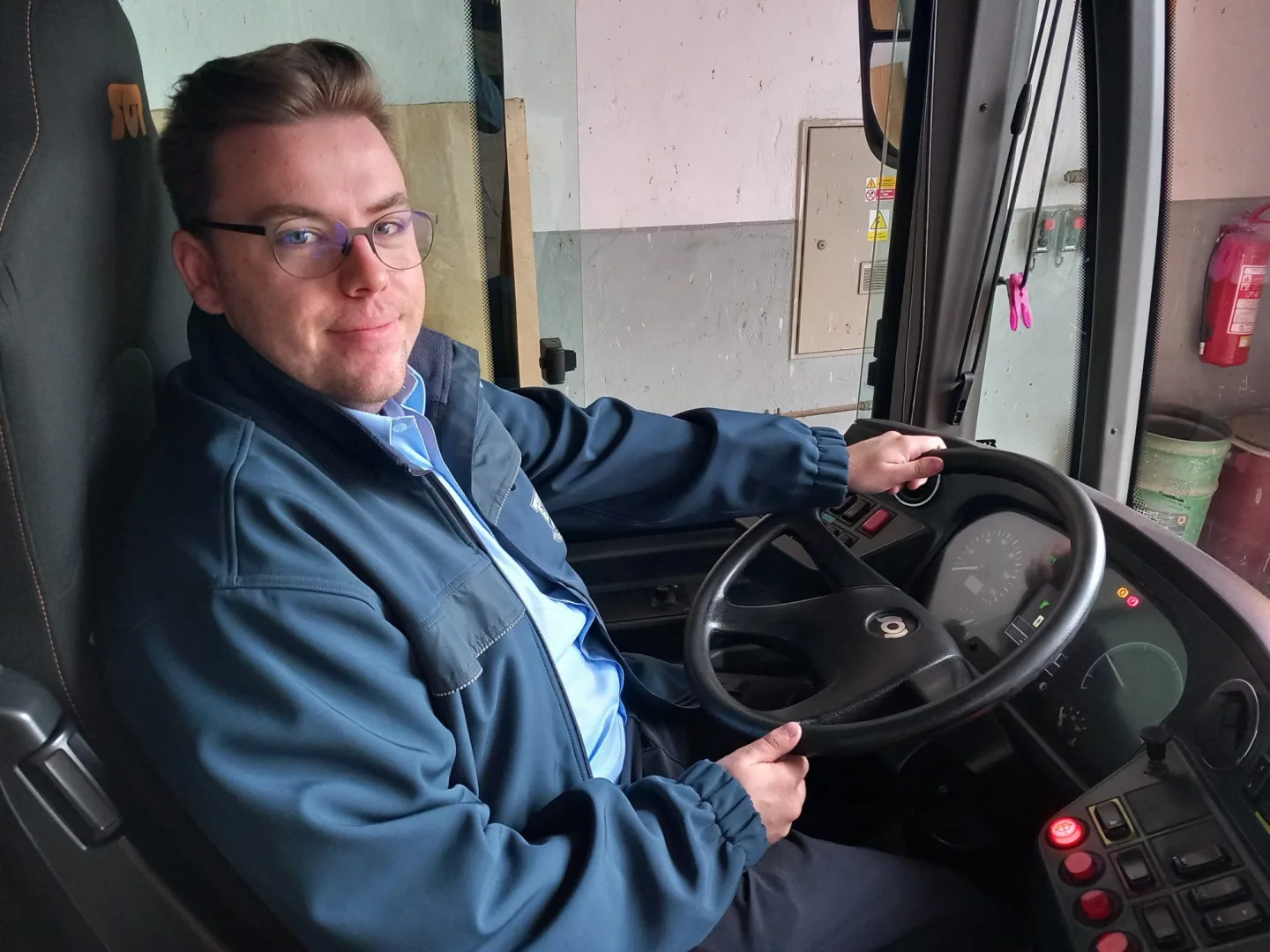 ROZHOVOR: Červený trolejbus je jihlavskou legendou. Petr Příhoda si Karkulku koupil