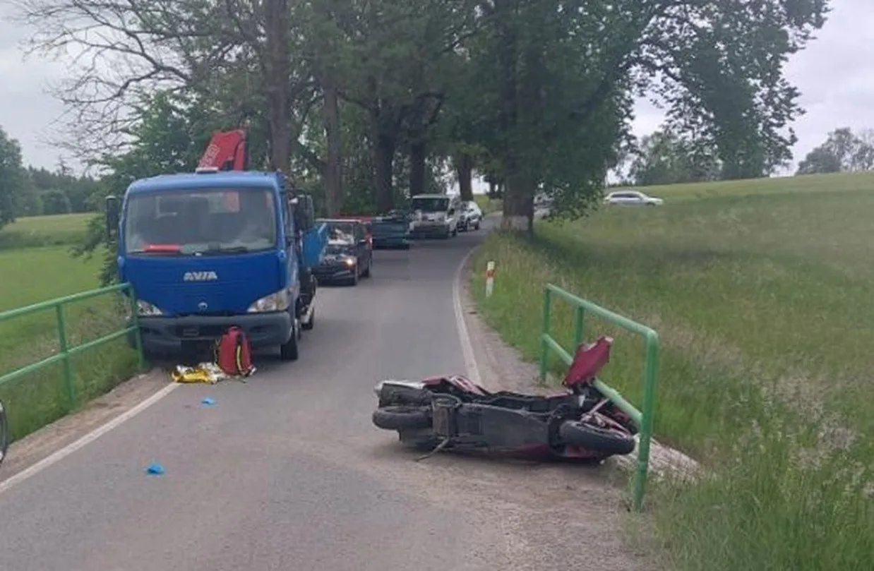 Motorkář s téměř dvěma promile havaroval, do jihlavské nemocnice letěl vrtulníkem