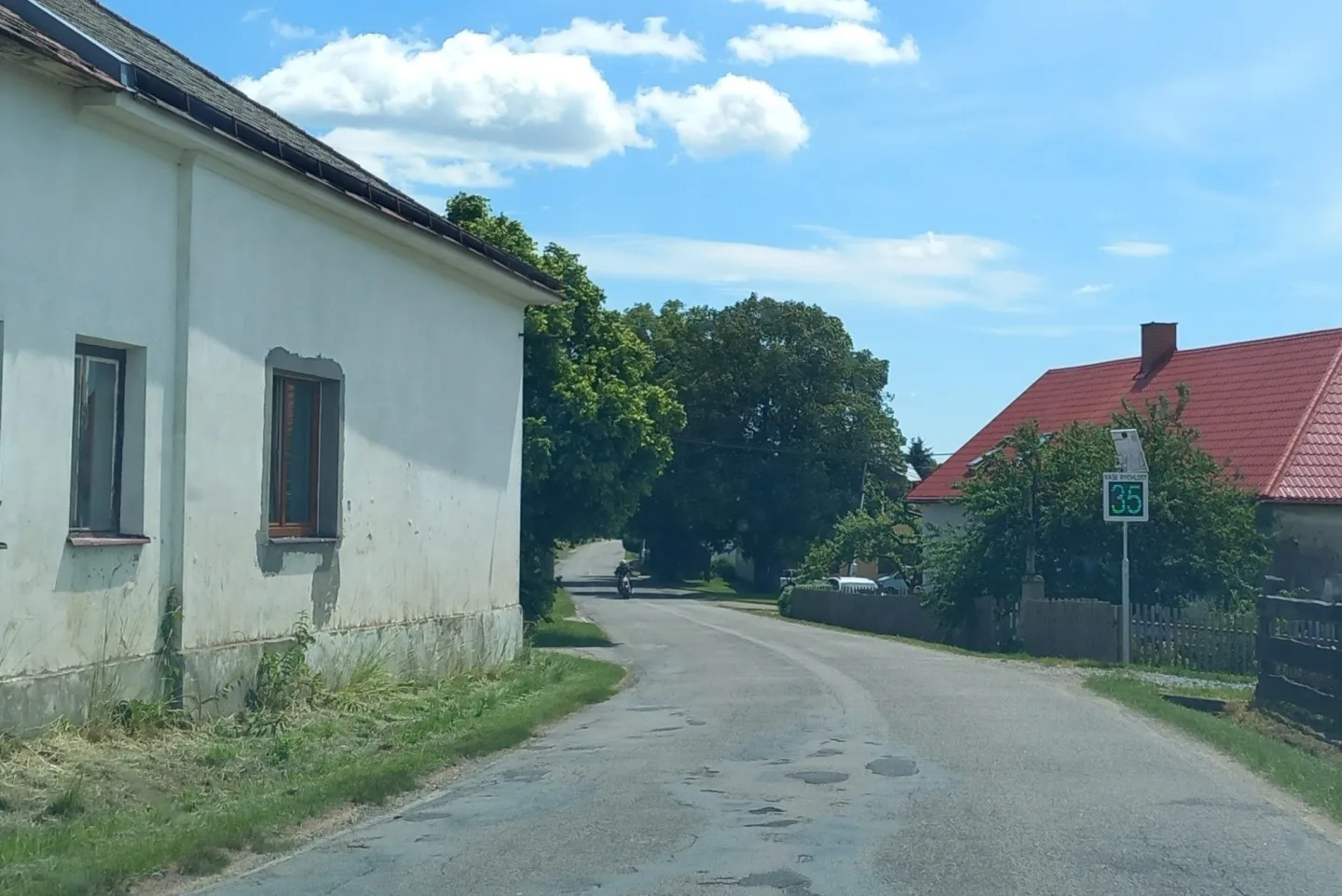 Rychlost v Jeclově nově hlídají radary. Řidiči zpomalili, těší starostu