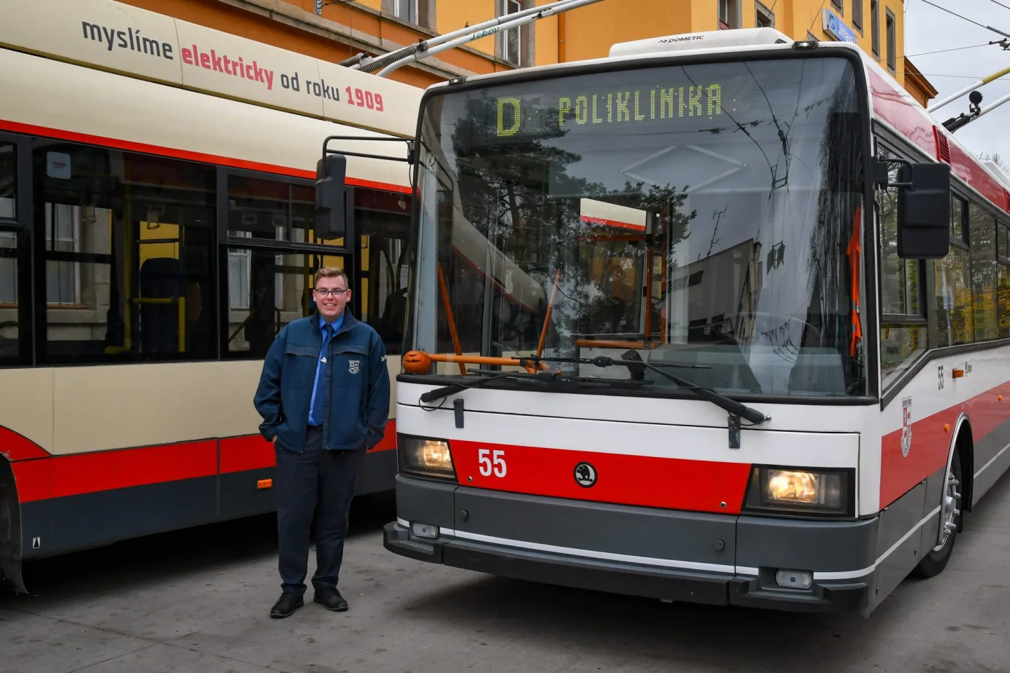 ROZHOVOR: Červený trolejbus je jihlavskou legendou. Petr Příhoda si Karkulku koupil