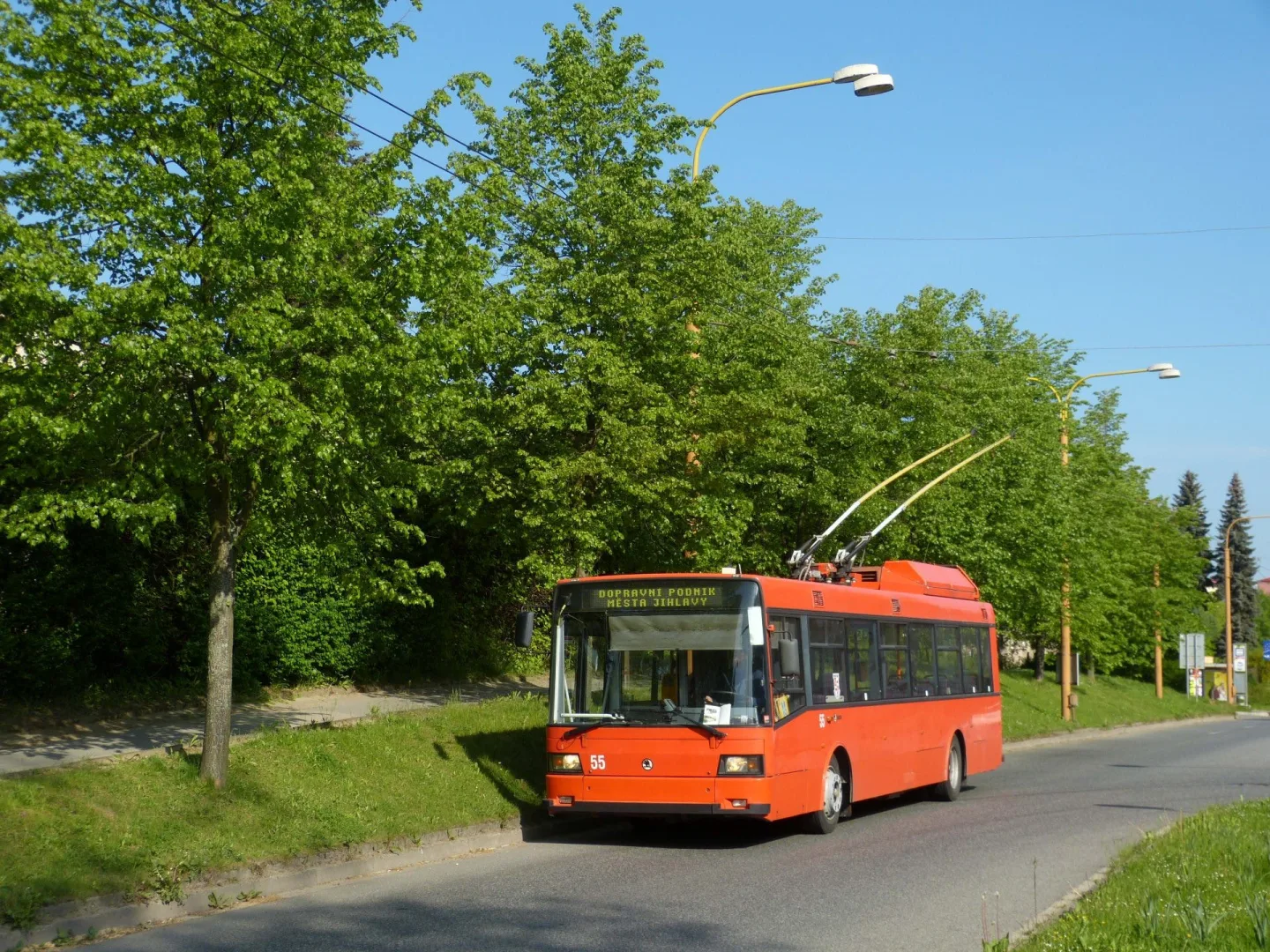 ROZHOVOR: Červený trolejbus je jihlavskou legendou. Petr Příhoda si Karkulku koupil