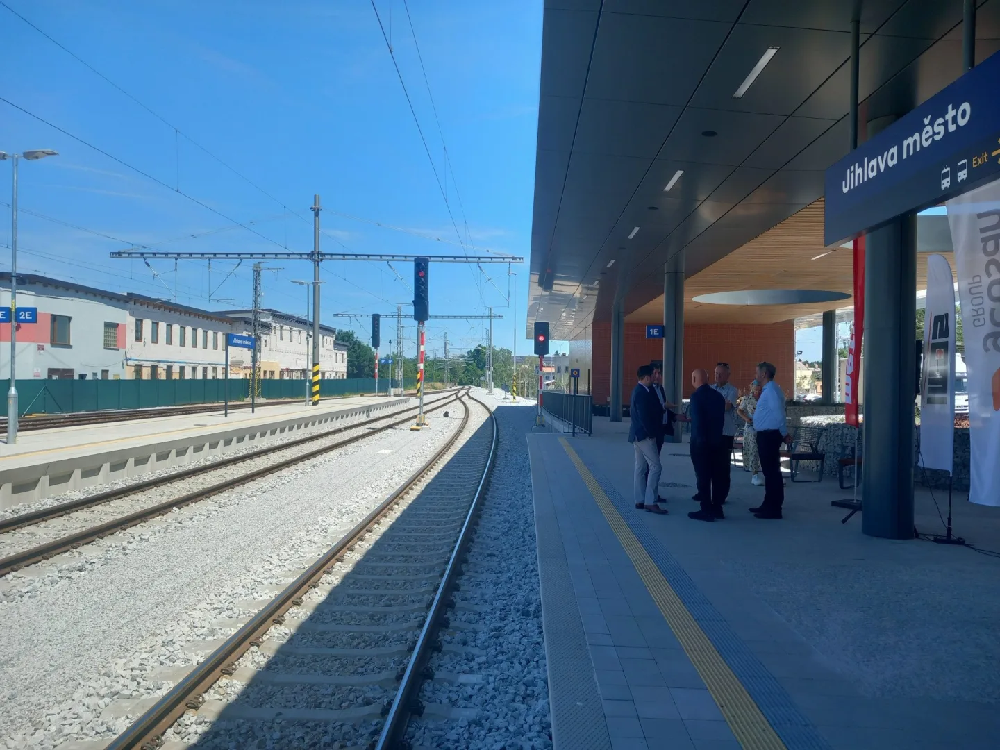 FOTO: Nové městské nádraží slouží cestujícím. Ještě není hotovo, připomíná primátor