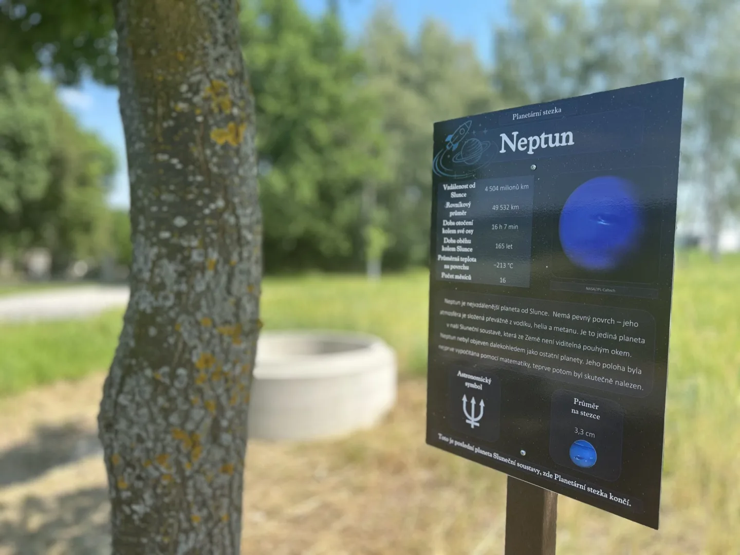 VIDEO: Na rozloučenou. Deváťáci v Dolní Cerekvi vybudovali unikátní Planetární stezku