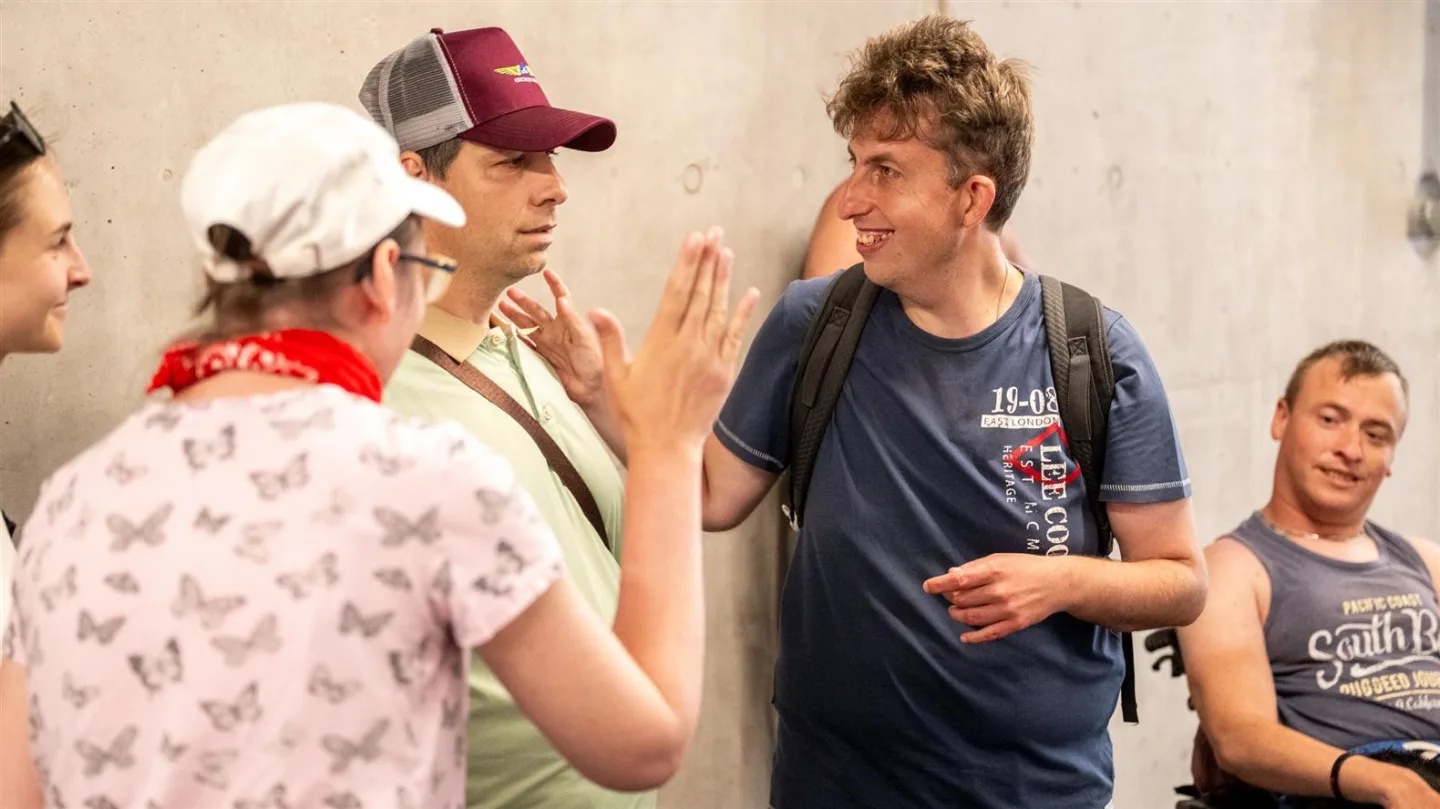 Lidé s handicapem přišli na prohlídku Horácké arény. Řešila se i její bezbariérovost
