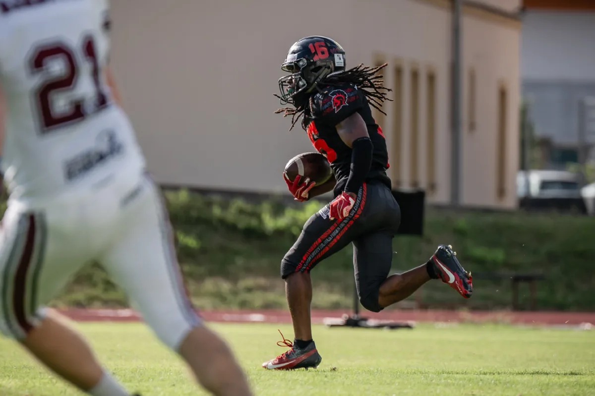 Vysočina Gladiators udrželi těsné vedení až do konce a znovu si zahrají Czech Bowl