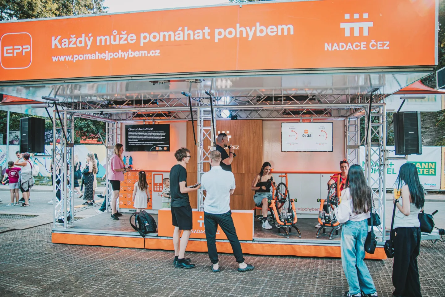 Návštěvníci Vysočinafestu vyšlapali pro Oblastní charitu Jihlava přes sto tisíc
