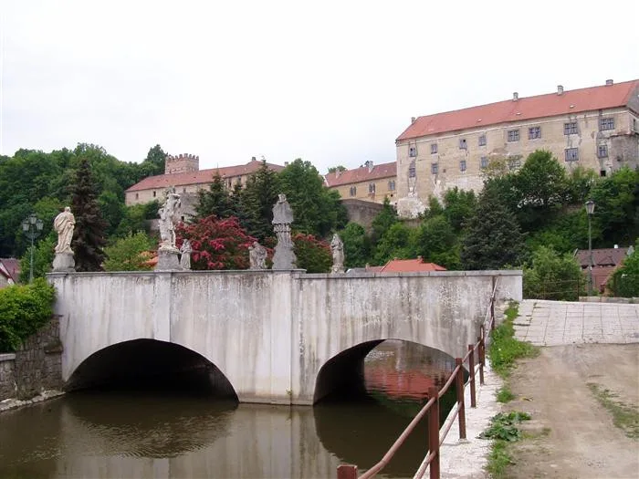 V Brtnici budou do října restaurované barokní sochy na silničním mostě
