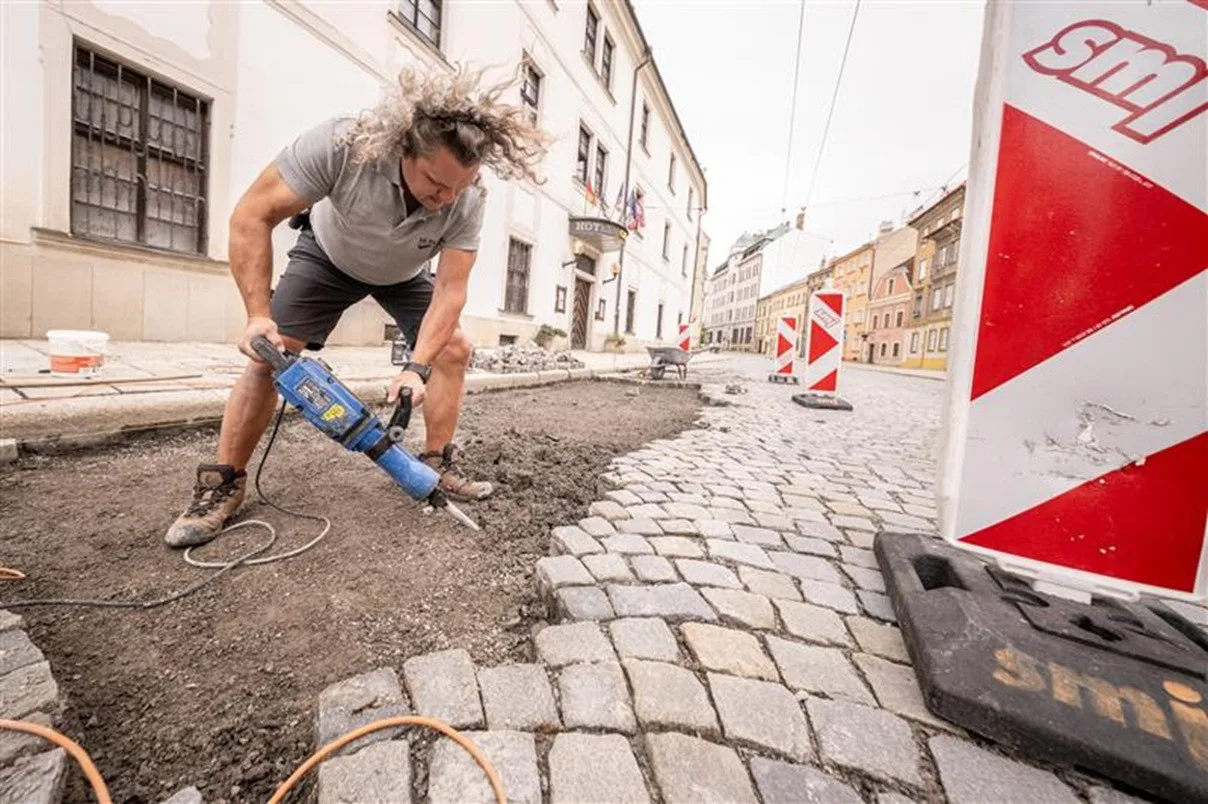 Rekonstrukce Křížové ulice pokračuje bez úplné uzavírky.