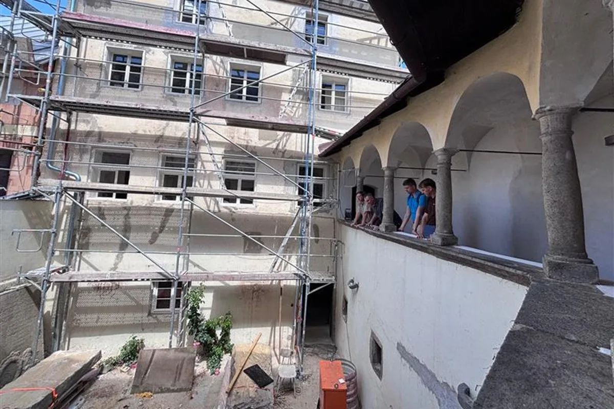 FOTO: Vzácný objev archeologů. V centru Jihlavy byla ustájená hospodářská zvířata