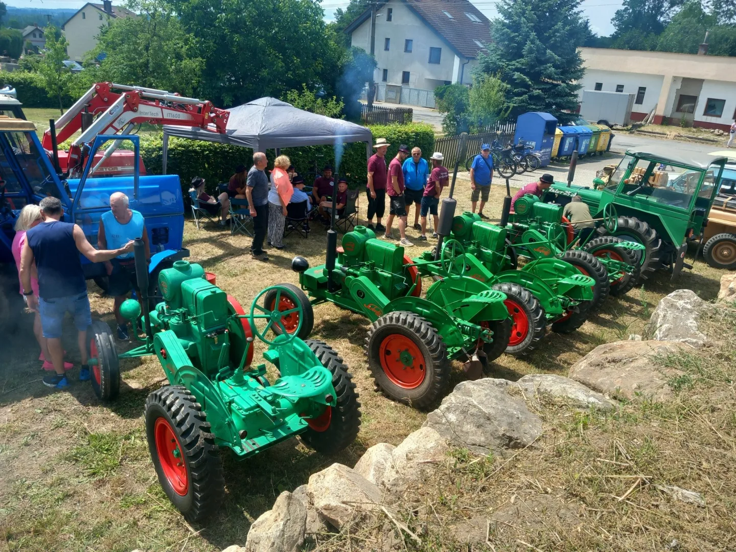 FOTO, VIDEO: Sraz historických vozidel v Šimanově přilákal více než dvě stě strojů