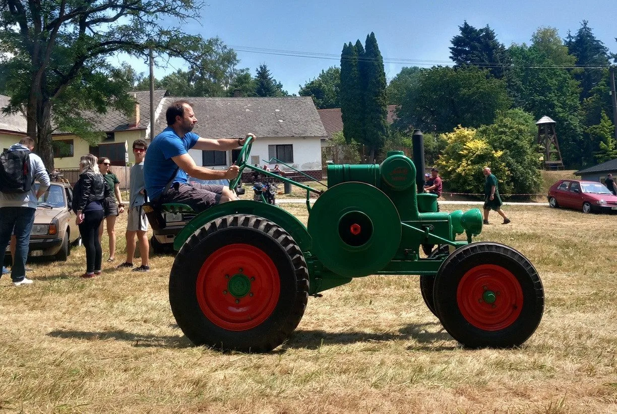 Na vlastní kůži: Řízení traktoru z roku 1939 není složité, je to čirá radost