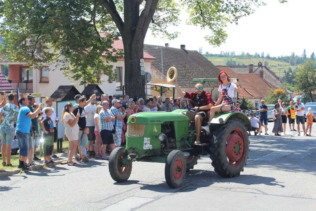 Pouť v Kamenici nabídne spanilou jízda traktorů, kolotoče i duchovní program