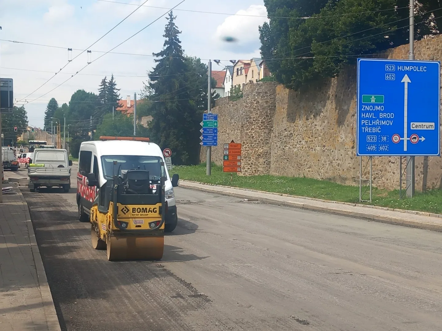 Práce před Cityparkem končí, dělníci se posunou před psychiatrickou nemocnici