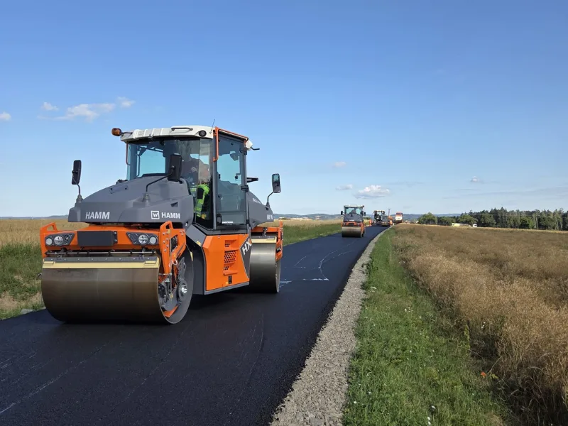 Krajští silničáři pracují se dvěma novými válci. Výměna proběhla po 15 letech