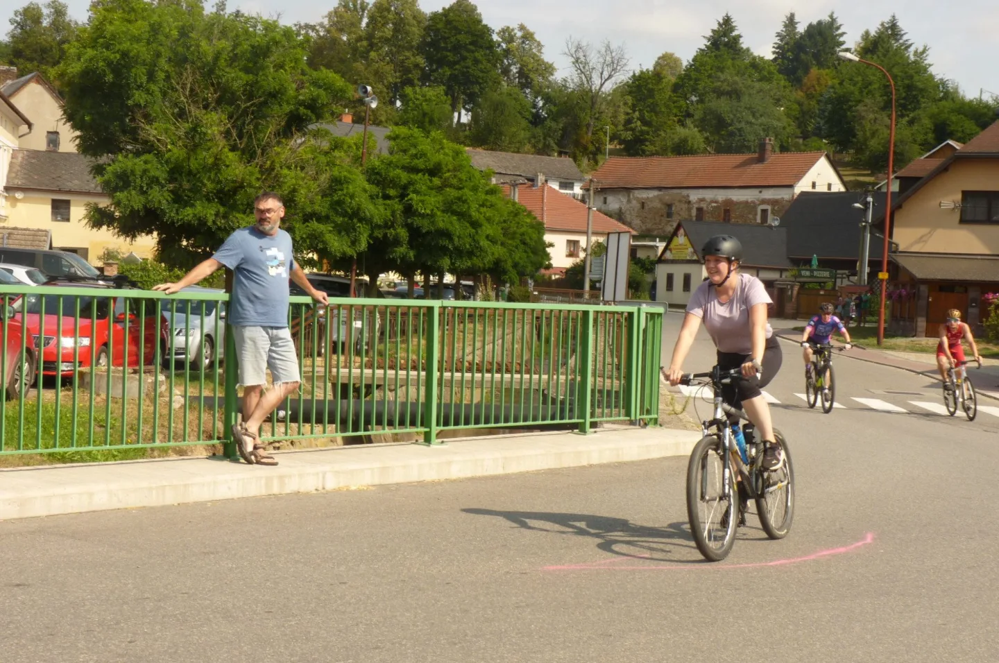 Dřevěný muž v Lukách nad Jihlavou měl rekordní účast, triatlon zvládlo přes 250 lidí