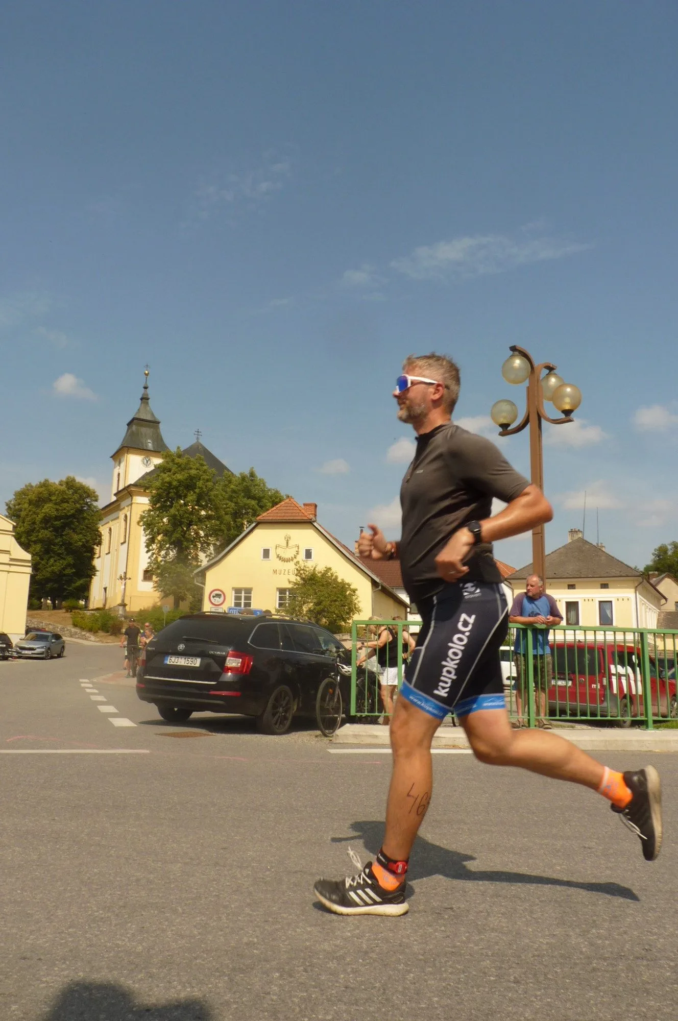 Dřevěný muž v Lukách nad Jihlavou měl rekordní účast, triatlon zvládlo přes 250 lidí