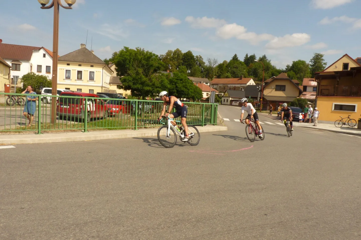 Dřevěný muž v Lukách nad Jihlavou měl rekordní účast, triatlon zvládlo přes 250 lidí