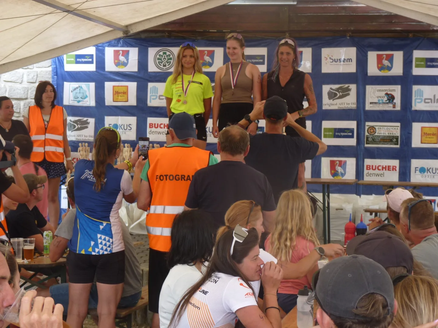 Dřevěný muž v Lukách nad Jihlavou měl rekordní účast, triatlon zvládlo přes 250 lidí