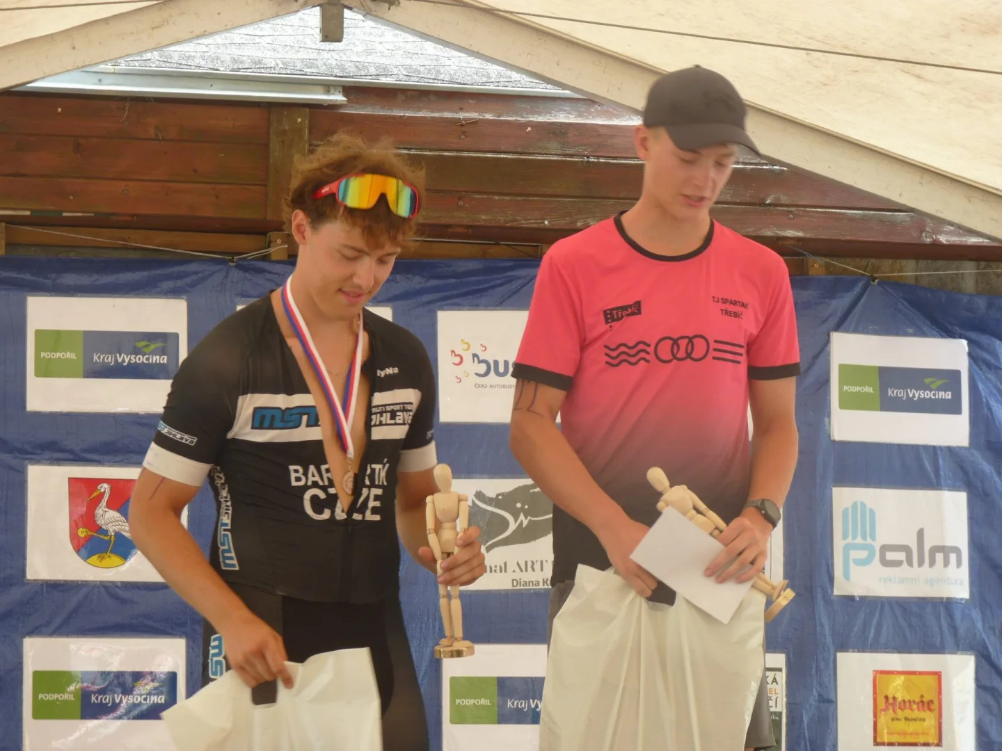 Dřevěný muž v Lukách nad Jihlavou měl rekordní účast, triatlon zvládlo přes 250 lidí