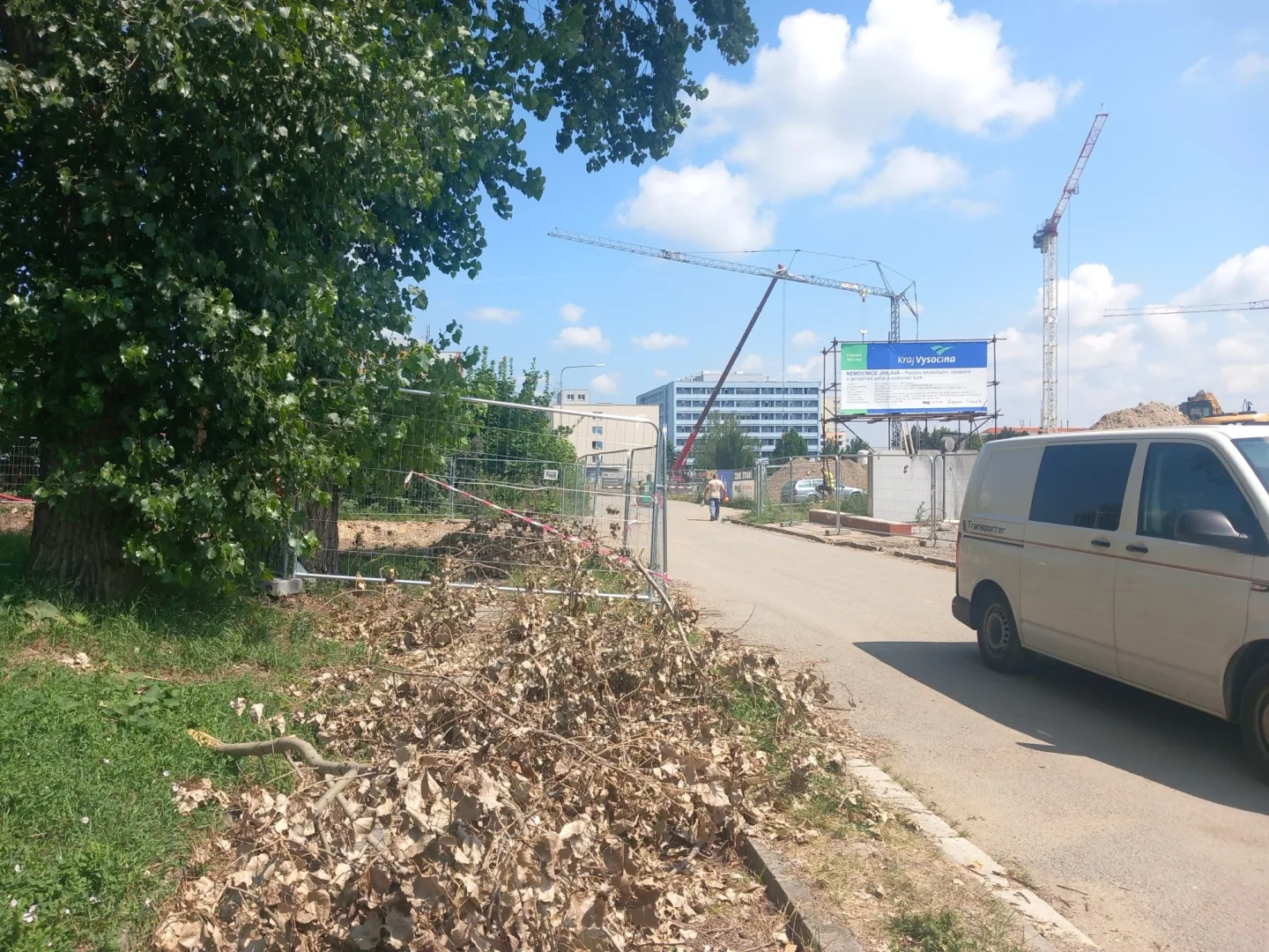 FOTO, VIDEO: Parkovací dům u jihlavské nemocnice může patřit mezi největší v Česku