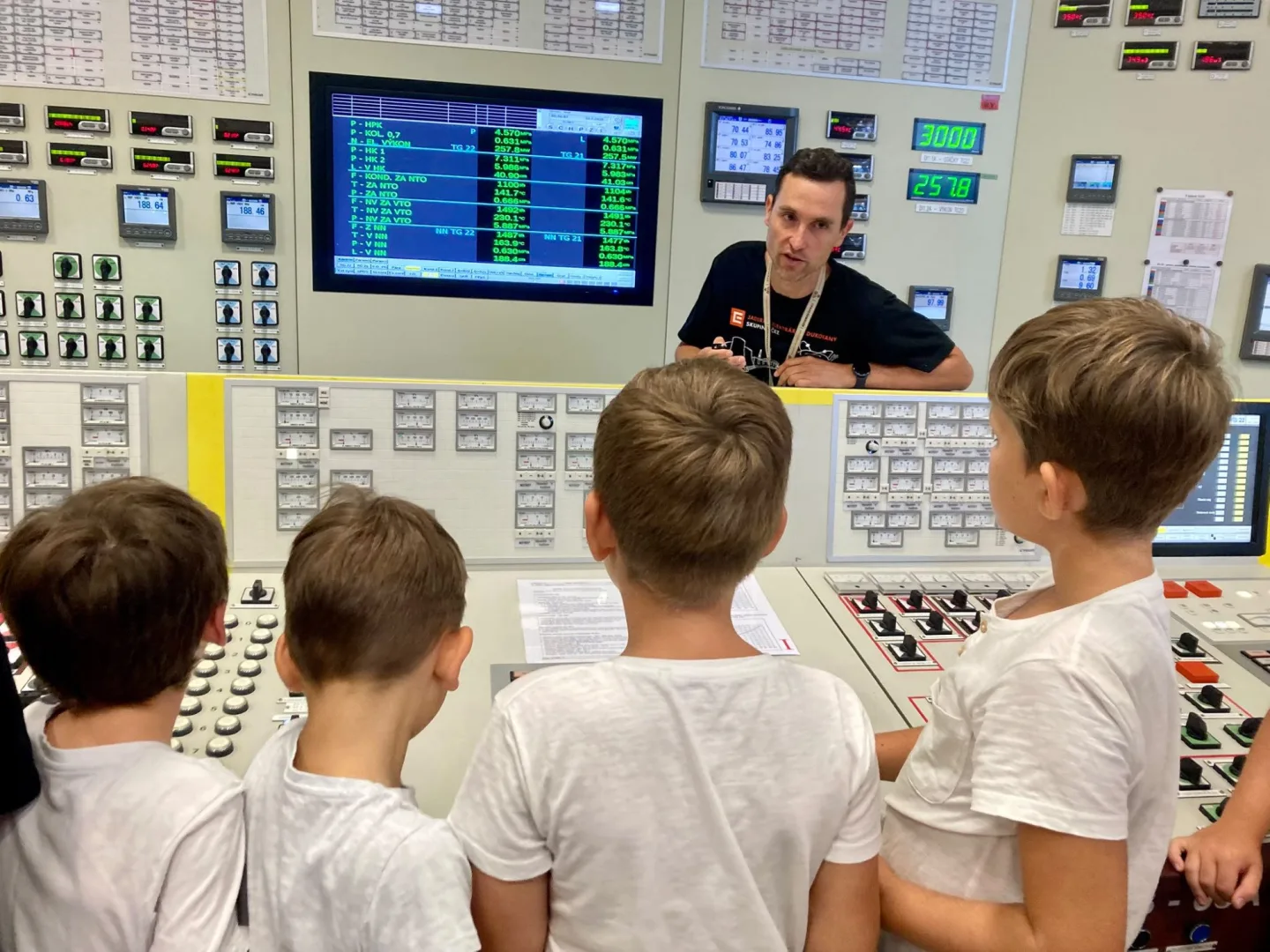 Příměstské tábory u Dukovan nabídly návštěvu elektrárny, sport i návštěvu farmy