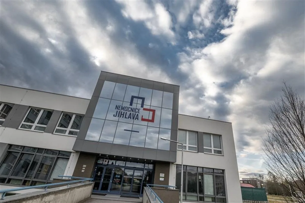 Gábina, která obtěžovala lidi v Jihlavě, už je ve vazbě. Nemocnice to vítá