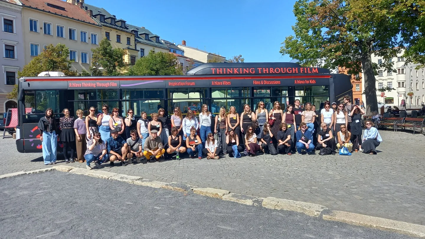 FOTO: Dokumentární Ji.hlava slaví 30, na jihlavském náměstí představila autobus