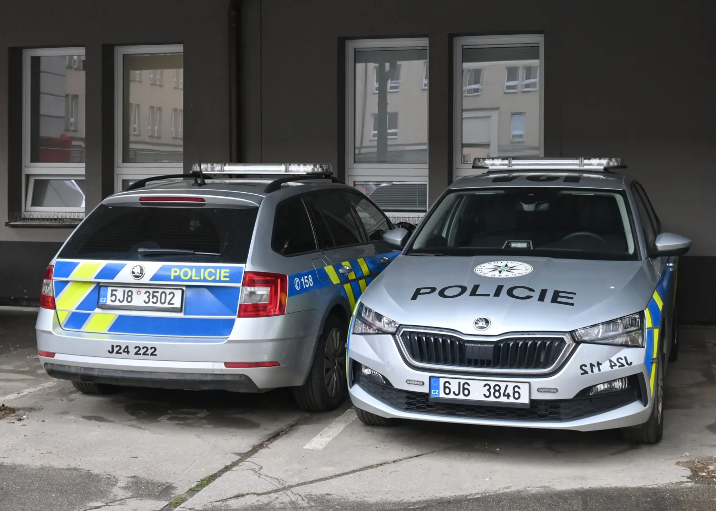 Muž s mercedesem se od čerpací stanice rozjel s tankovací pistolí v nádrži