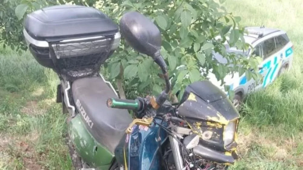 Motorkář u Krasonic najížděl na policisty. Hrozí mu až dvanáct let za mřížemi
