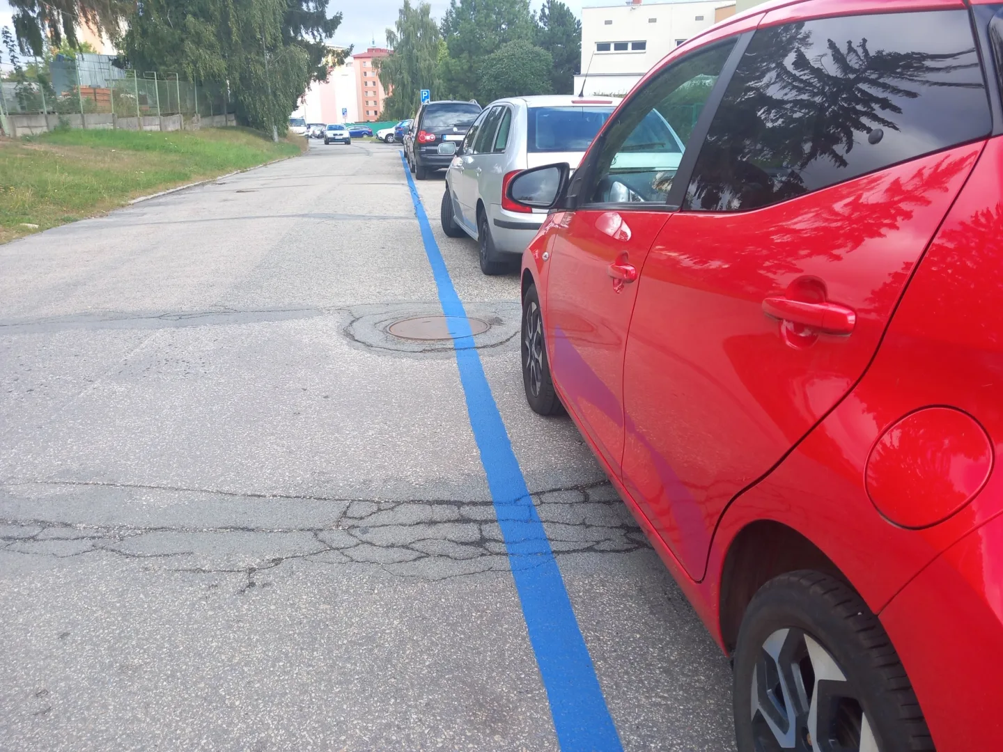 Systém parkování v Jihlavě se změní. Všude mimo centrum bude půlhodina zdarma