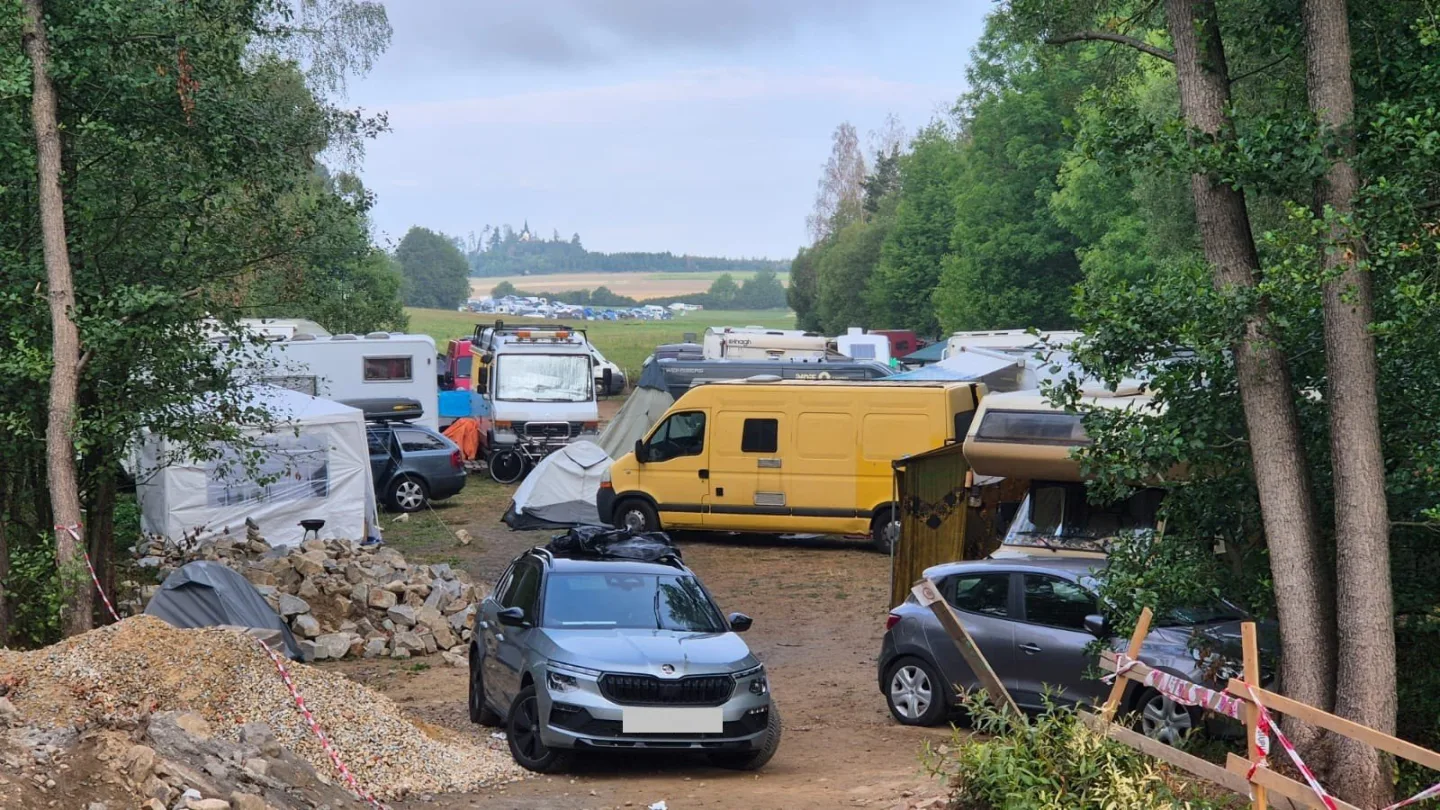 FOTO: Policisté při dohledu na technoparty zažili řadu nevšedních příběhů