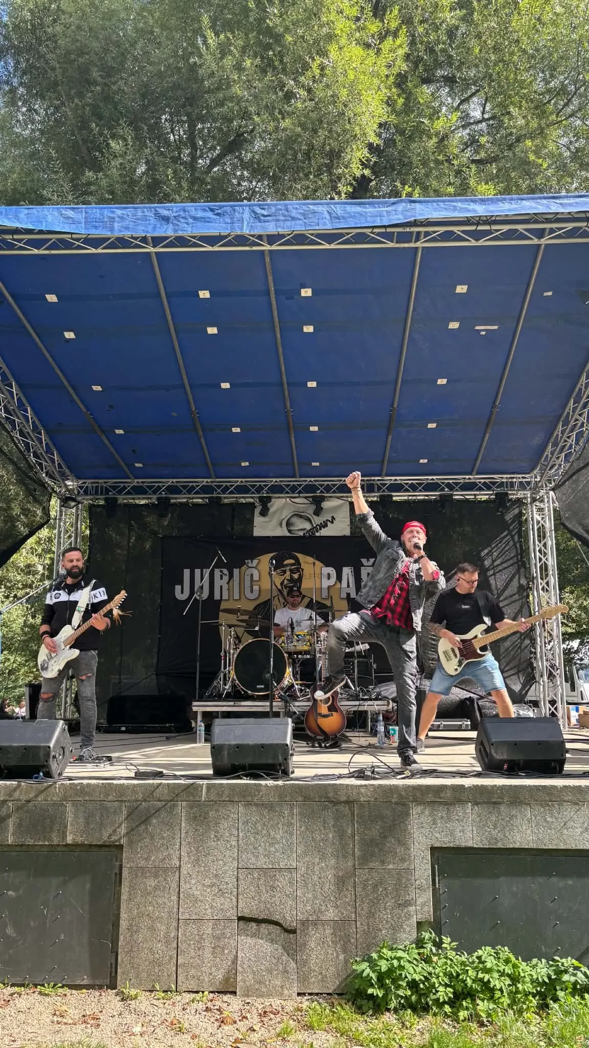 FOTO: Benefiční koncert v letním kině vynesl 108 550 korun, je to rekordní částka