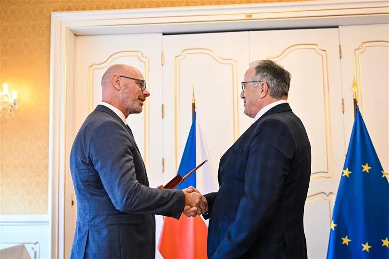 Ředitel havlíčkobrodské obchodní akademie získal medaili ministerstva