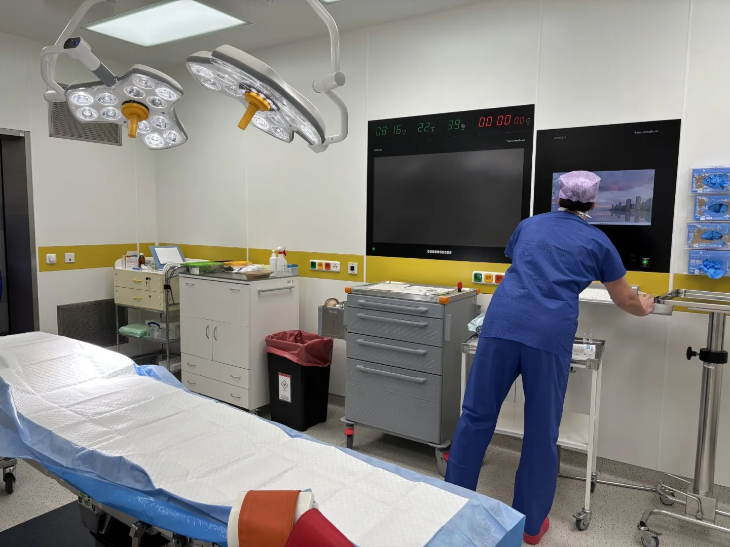 FOTO: Operační sály jednodenní chirurgie v Nemocnici Jihlava jsou po rekonstrukci