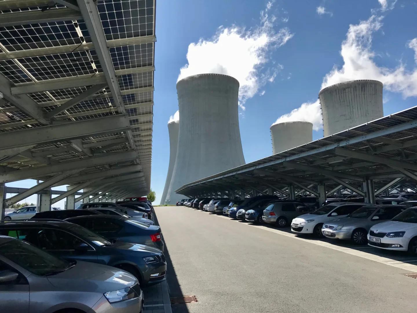 U dukovanské elektrárny ČEZ plánuje parkovací dům, jeden z největších v Česku