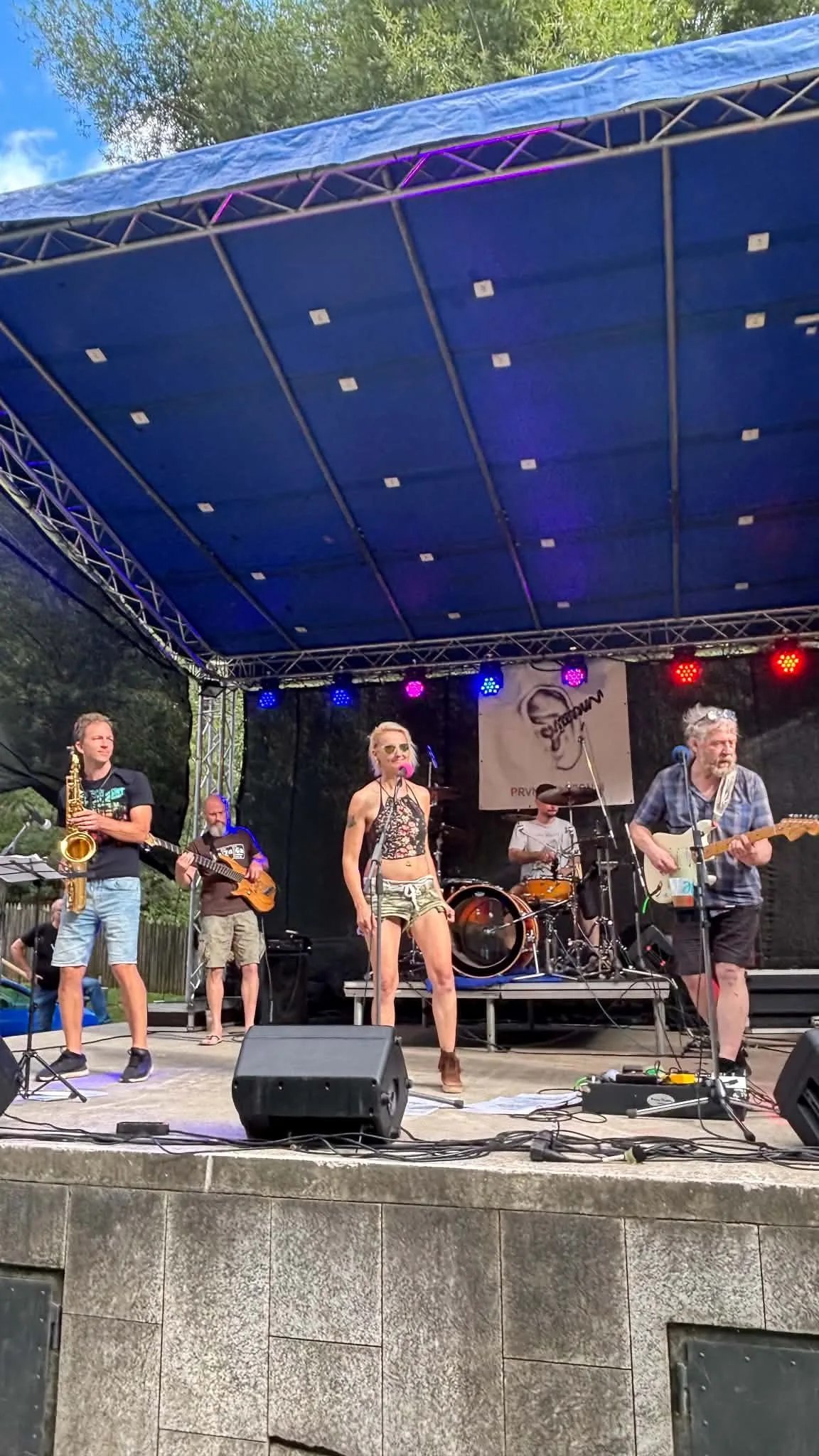 FOTO: Benefiční koncert v letním kině vynesl 108 550 korun, je to rekordní částka