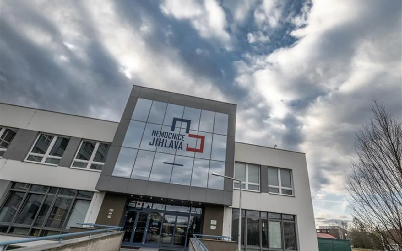 Gábina, která obtěžovala lidi v Jihlavě, už je ve vazbě. Nemocnice to vítá