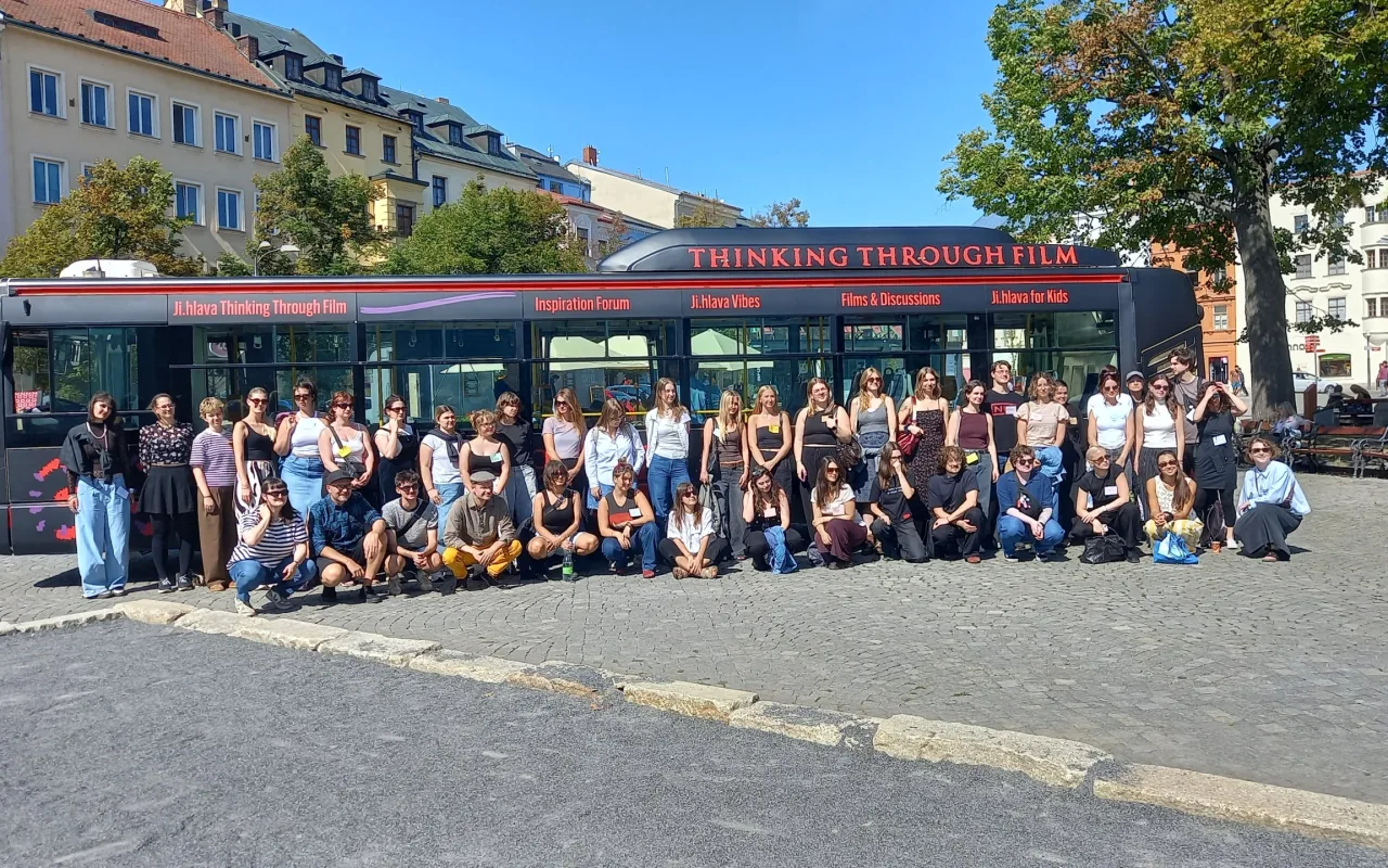 FOTO: Dokumentární Ji.hlava slaví 30, na jihlavském náměstí představila autobus