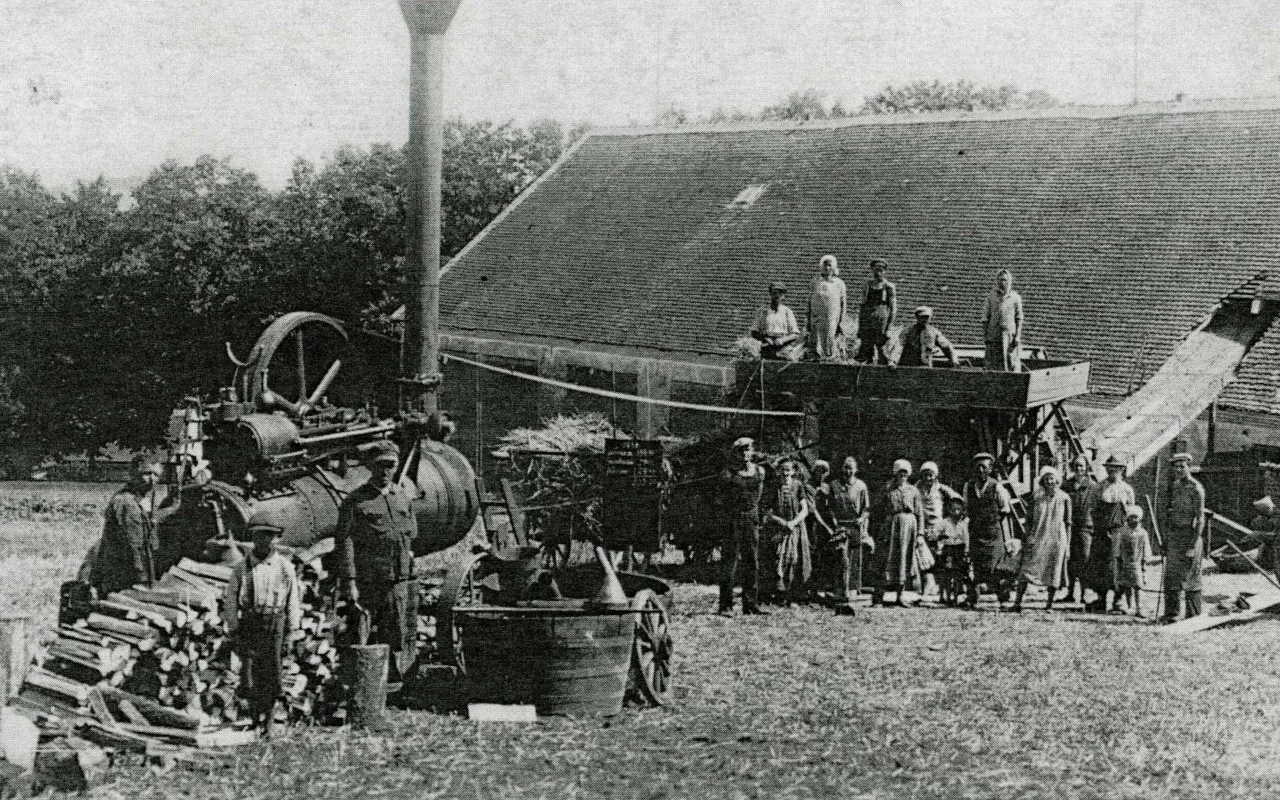 DRBNA HISTORIČKA: Po žních přišlo mlácení obilí, těžká práce s rizikem