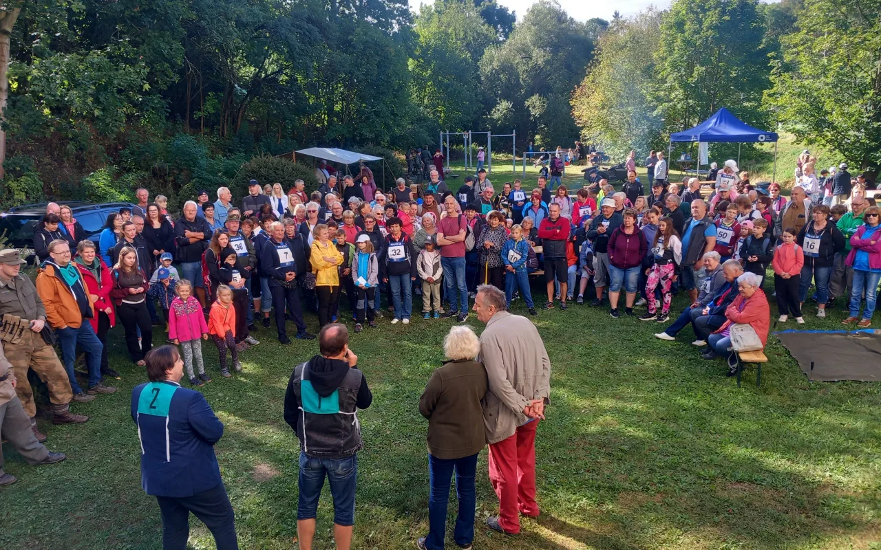 Branný závod seniorů a jejich vnoučat v Jihlavě přilákal rekordní počet účastníků