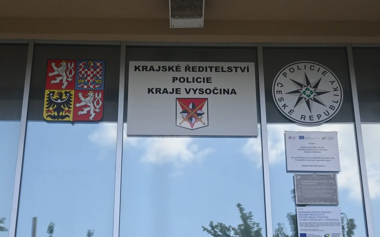 Hokejový fanoušek, který dělal problémy, se policii v Jihlavě sám přihlásil