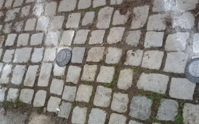 Parkovací špunty na Minoritském náměstí