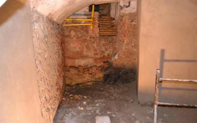 Objevený, dosud skrytý vchod v jihlavské galerii