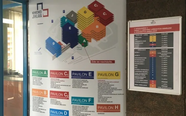Nemocnice ve vestibulu pro pacienty připravila nový navigační systém