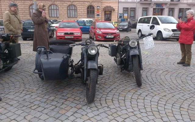 Přehlídka vojenské techniky na Masarykově náměstí - doprovodný program k modelářské soutěži
